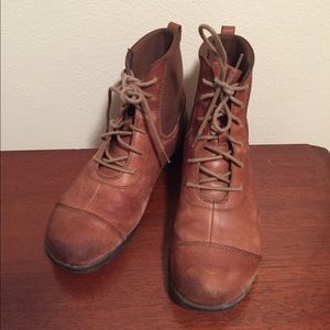 Bogs lace up boots